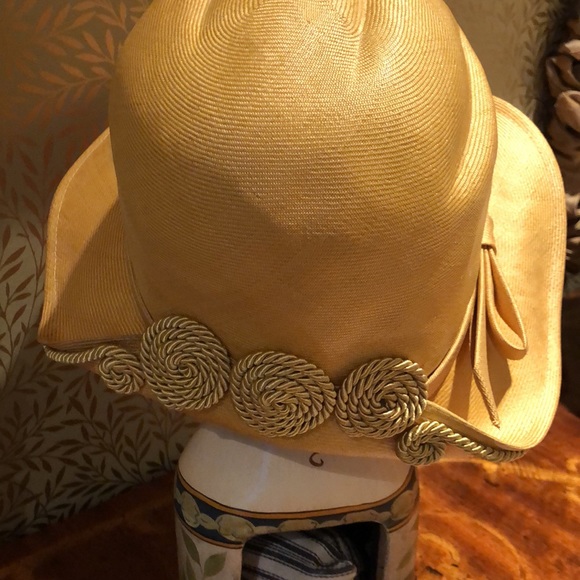 Vintage fine straw Aldolfo Realites gold hat - Picture 4 of 9